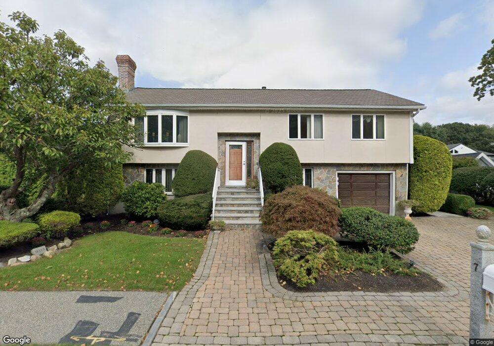 7 Sparhawk Cir, Stoneham, MA 02180 - photo 1