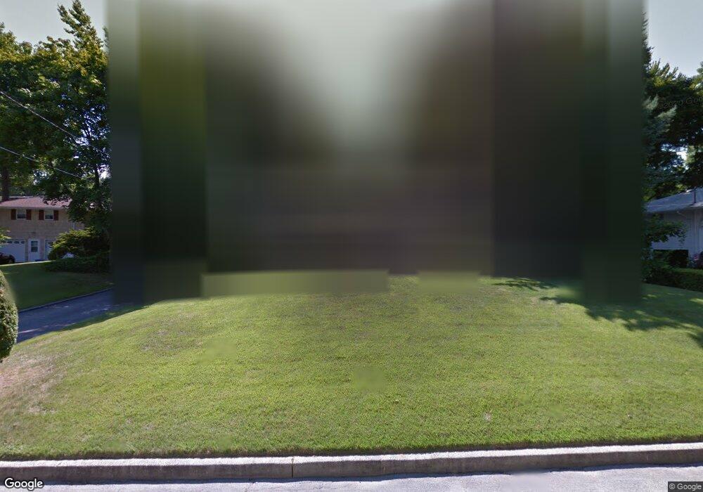 12 Hollytree Ln, Glen Cove, NY 11542 - photo 1