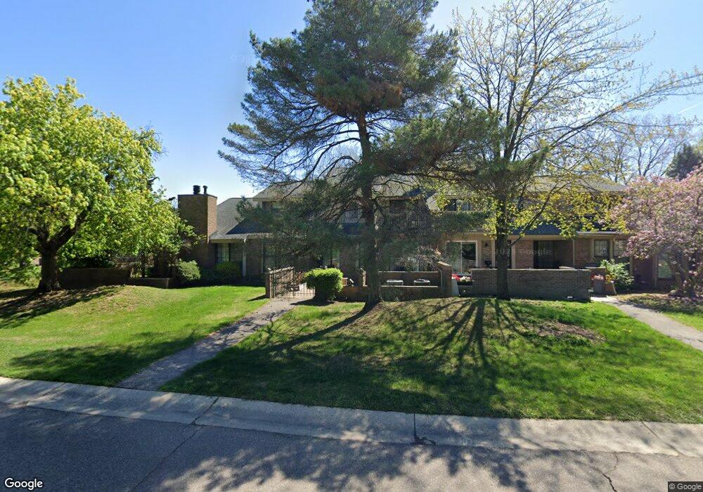 1625 S Hill Blvd, Bloomfield, MI 48304 - photo 1