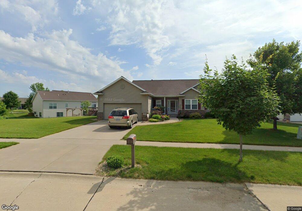 3207 27th Street Ct SW, Cedar Rapids, IA 52404 - photo 1