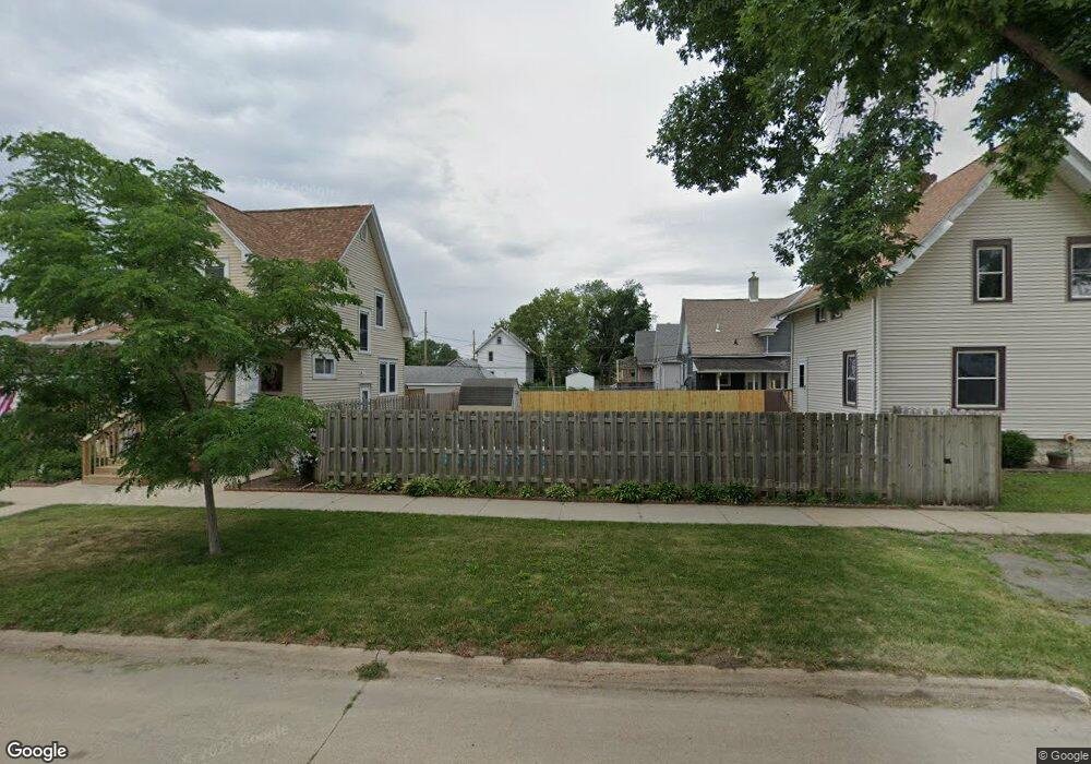 320 9th St NW, Cedar Rapids, IA 52405 - photo 1