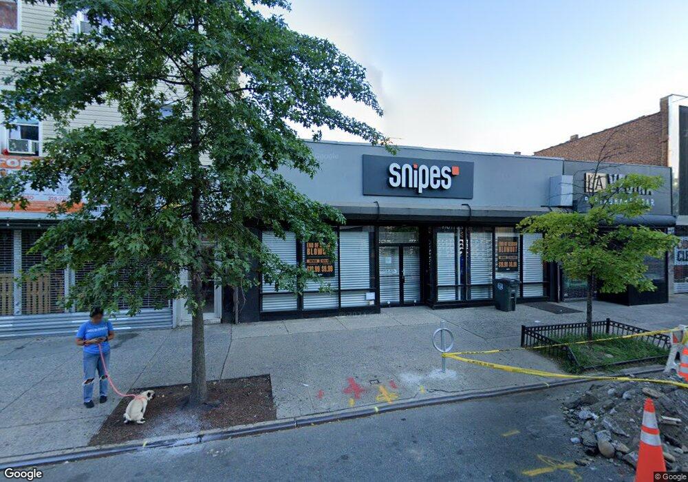 3070 Steinway St, Long Island City, NY 11103 - photo 1