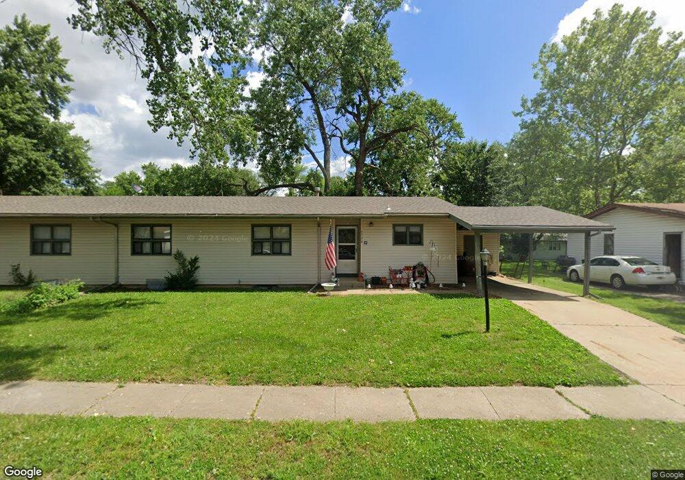 6720 SW Greencastle Dr, Topeka, KS 66619 - photo 1