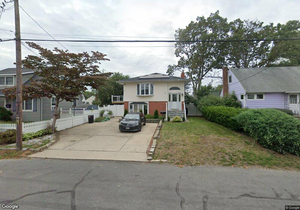 241 29th St, Lindenhurst, NY 11757 - photo 1