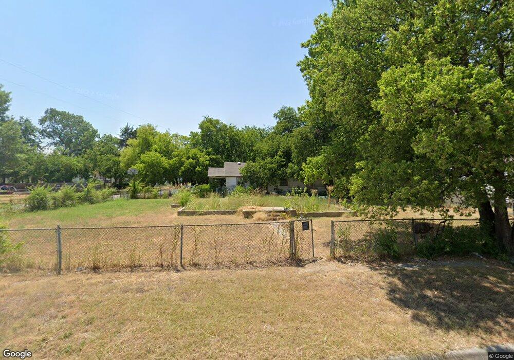 1801 1/2 Mill St, Gainesville, TX 76240 - photo 1