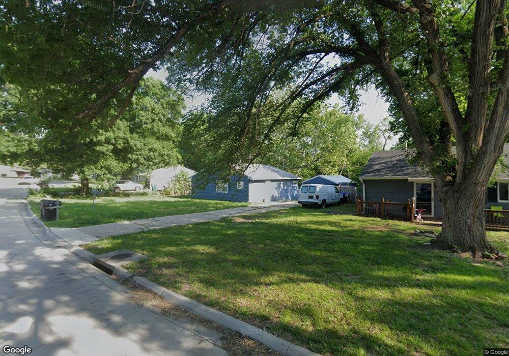 615 SE 33rd St, Topeka, KS 66605 - photo 1