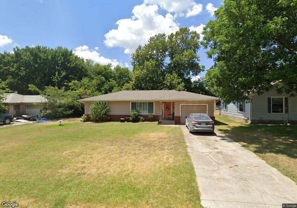1113 Whaley Dr, Gainesville, TX 76240 - photo 1