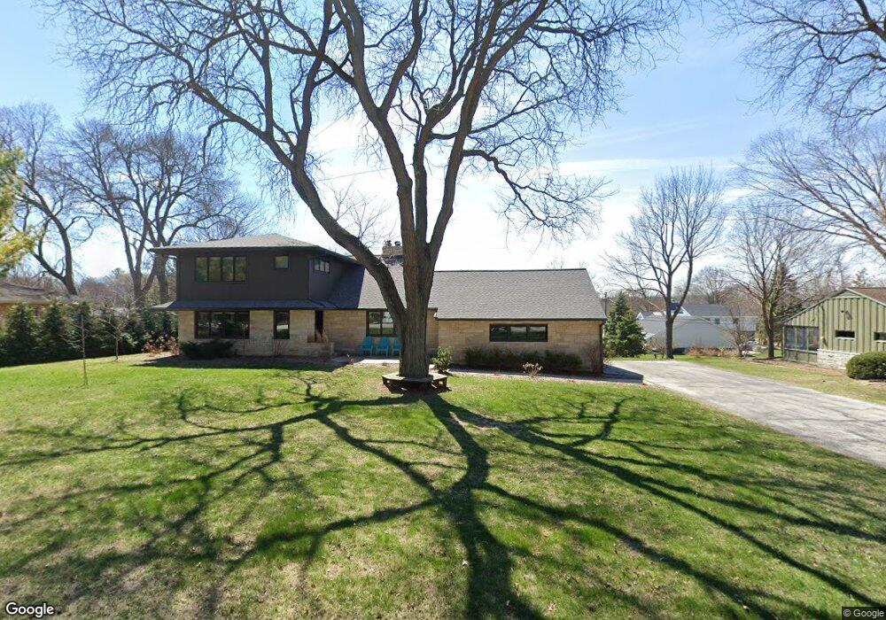 13205 Oakhurst Dr, Elm Grove, WI 53122 - photo 1