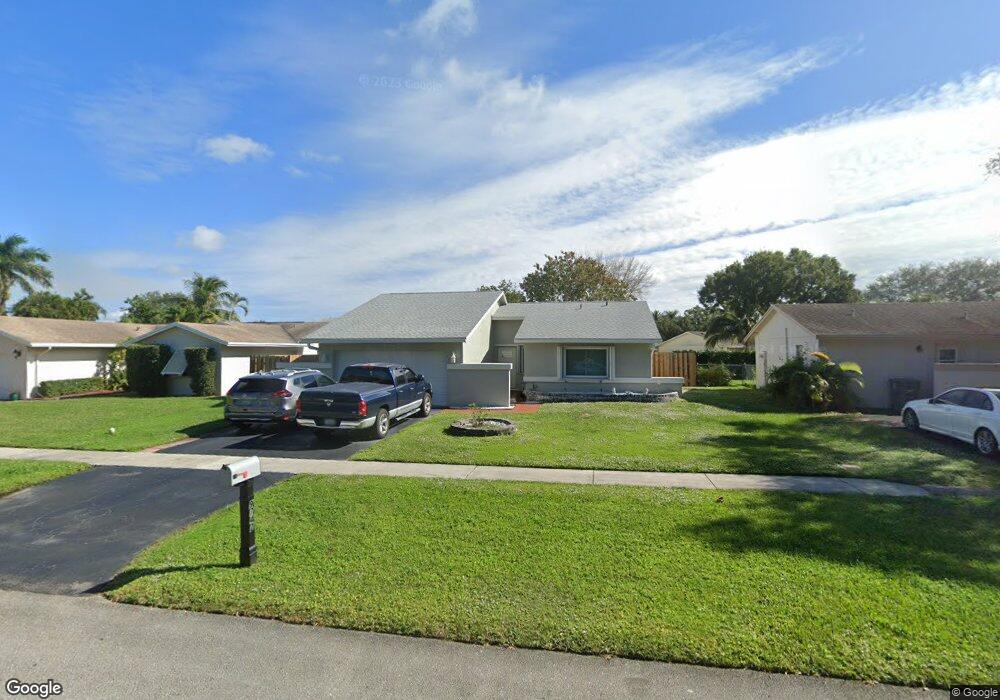 9742 Saddlebrook Dr, Boca Raton, FL 33496 - photo 1