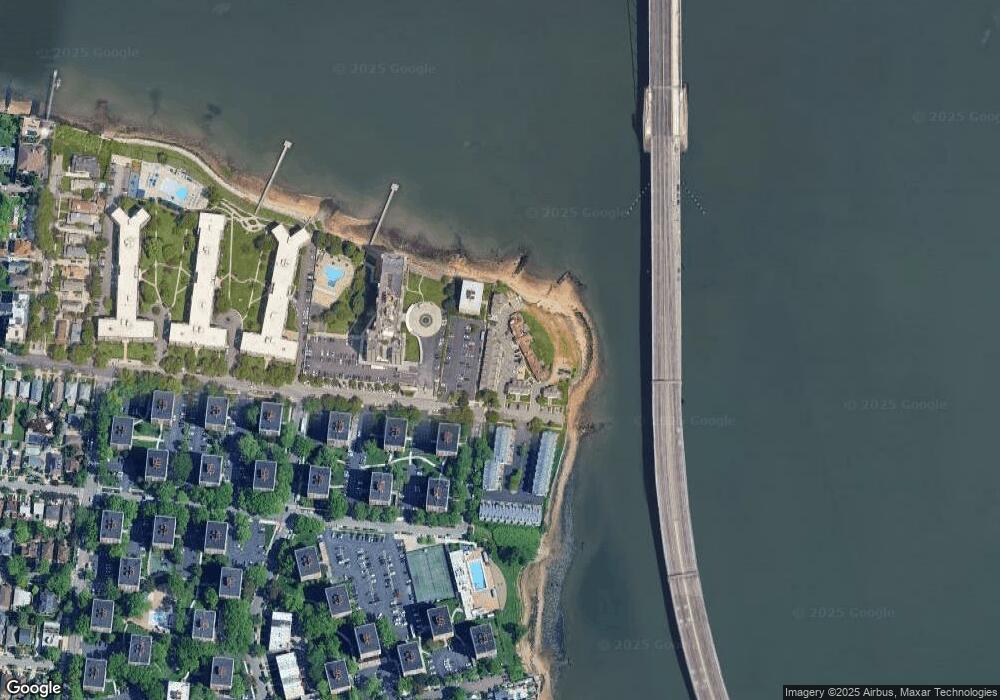 167-9 Powells Cove Blvd unit 25, Whitestone, NY 11357 - photo 1