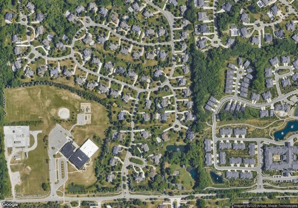 5827 Kings Pointe Dr, Rochester, MI 48306 - photo 1