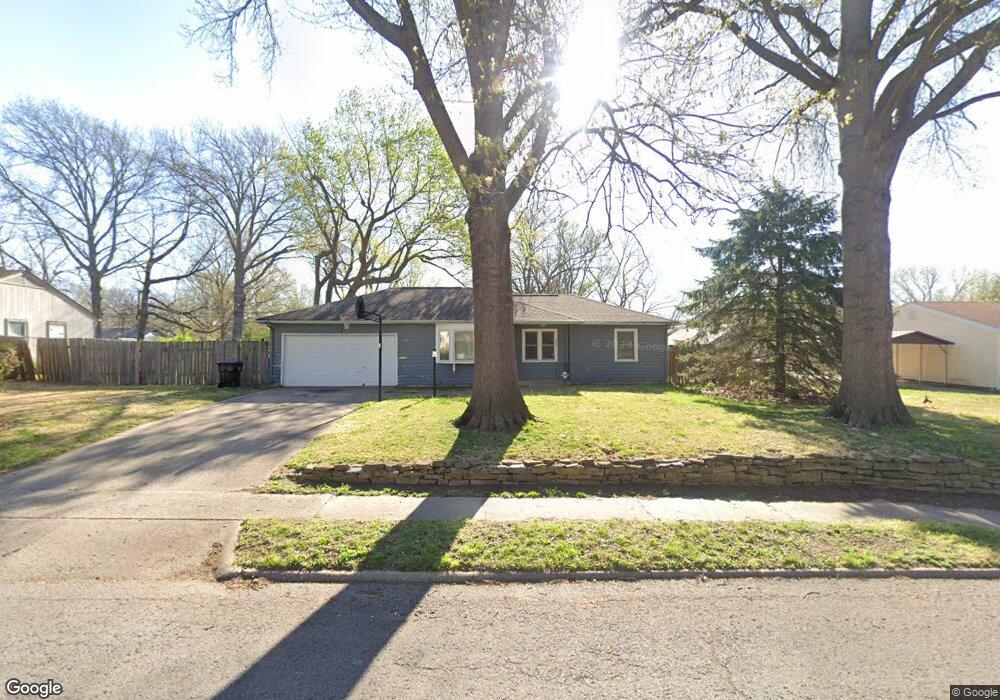 2432 SW James St, Topeka, KS 66614 - photo 1