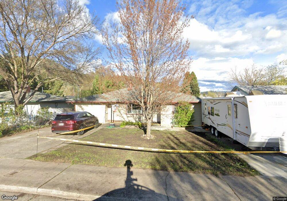 451 NE 11th St, Grants Pass, OR 97526 - photo 1