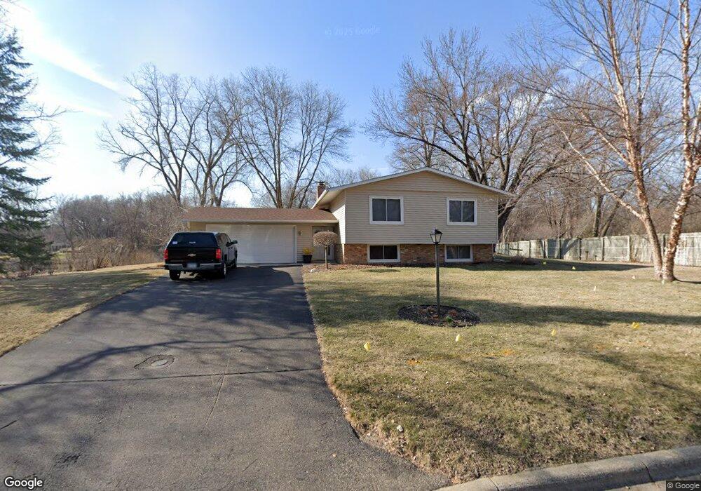 16500 Creekside Ln, Minnetonka, MN 55345 - photo 1