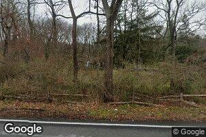 528 Harbor Rd, Cold Spring Harbor, NY 11724