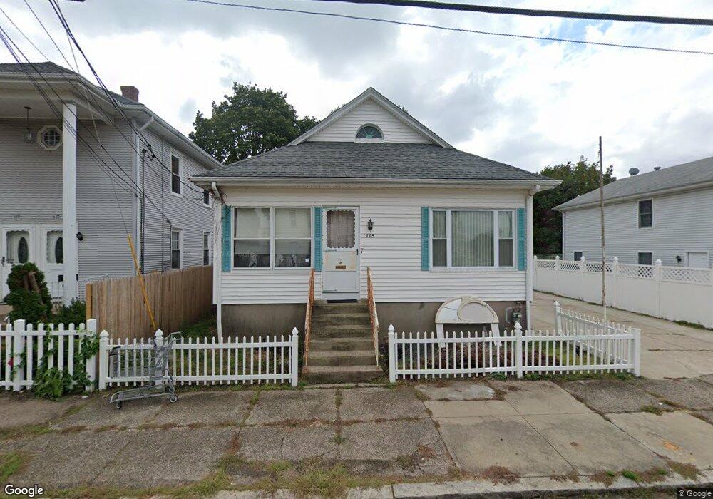 115 Robinson Ave, Pawtucket, RI 02861 - photo 1