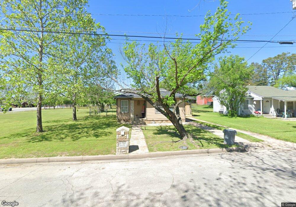 1303 Oliver St, Weatherford, TX 76086 - photo 1