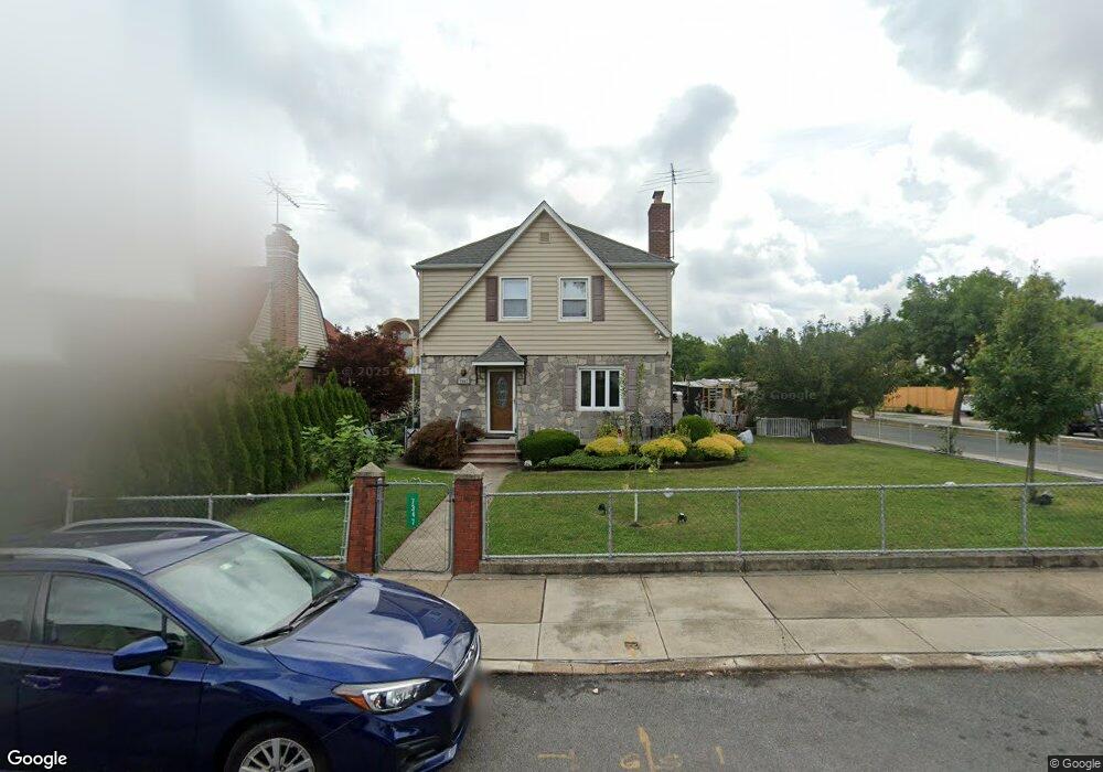 7347 183rd St, Fresh Meadows, NY 11366 - photo 1