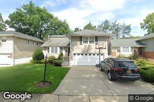 6 Lee Ct, Franklin Square, NY 11010