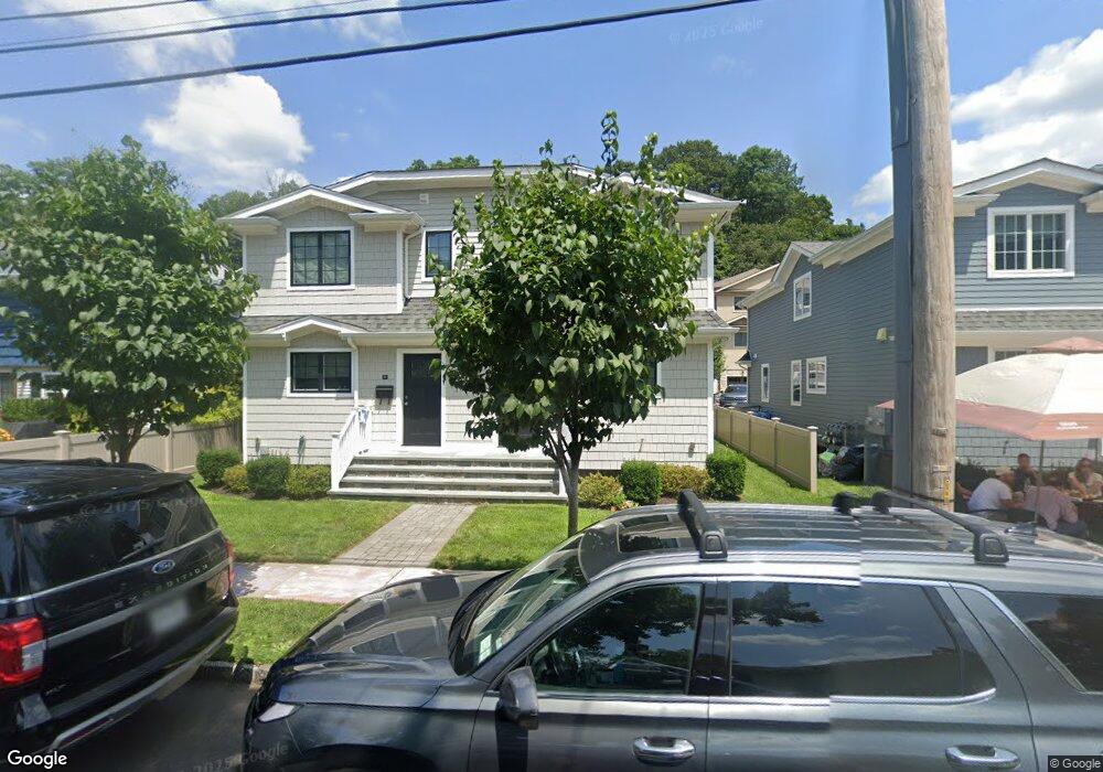 56 Ashwood Rd unit B, Port Washington, NY 11050 - photo 1