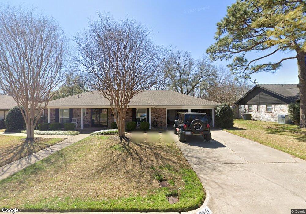 810 S Ridgeway Dr, Cleburne, TX 76033 - photo 1