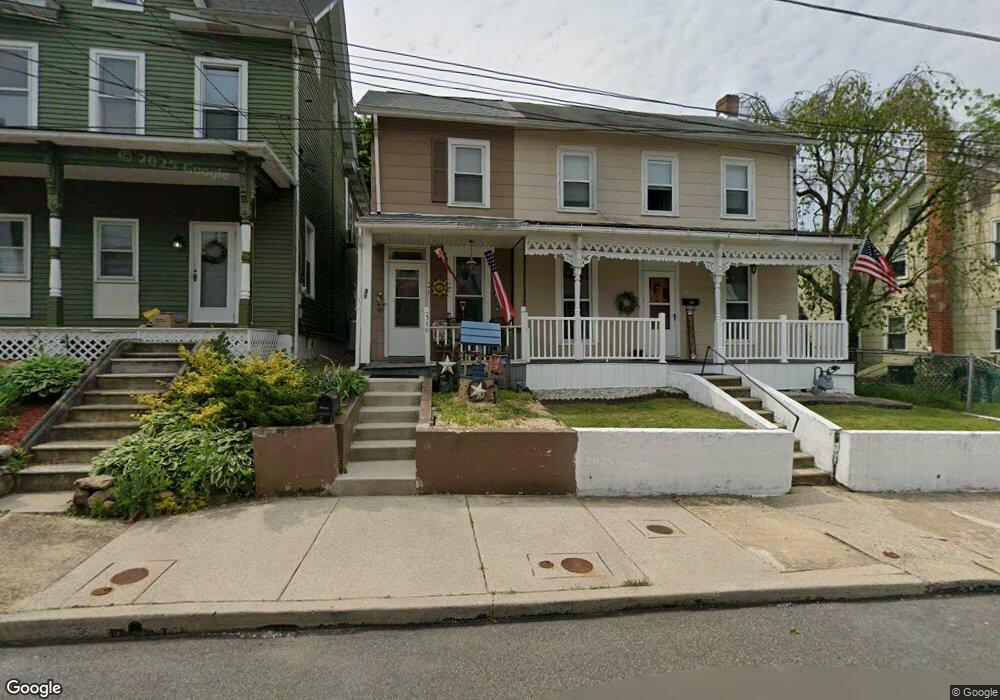 310 E Washington St, Slatington, PA 18080 - photo 1