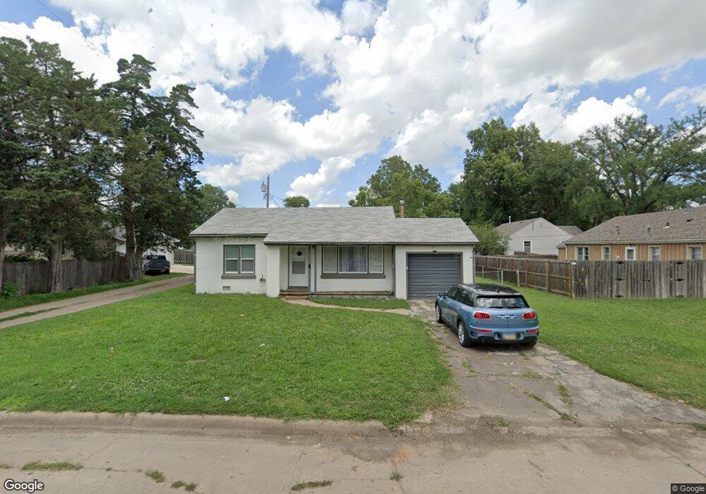 1315 E Simpson St, McPherson, KS 67460 - photo 1