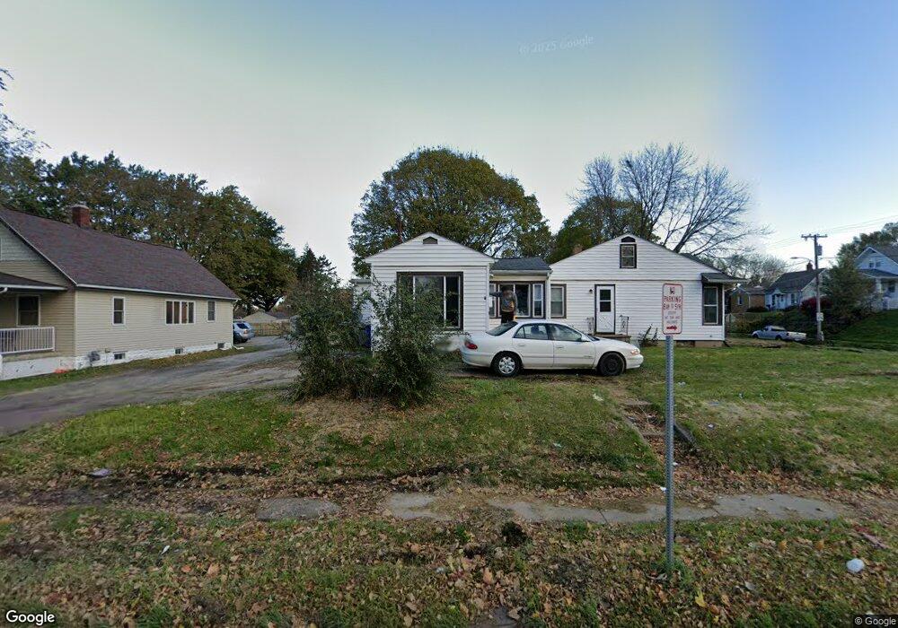 2232 2nd St SW, Cedar Rapids, IA 52404 - photo 1