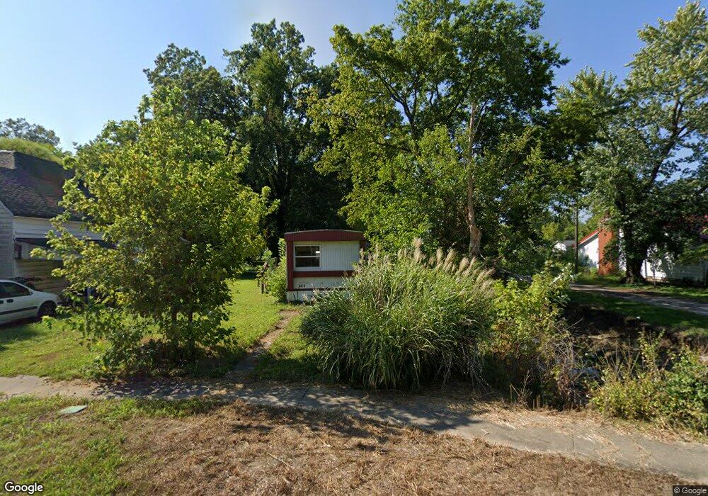 629A W Lincoln St, Harrisburg, IL 62946 - photo 1