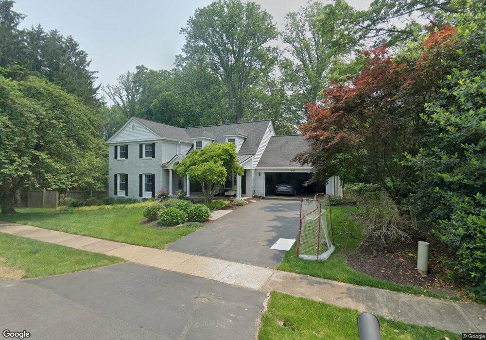 931 Shetland Ct, McLean, VA 22102 - photo 1