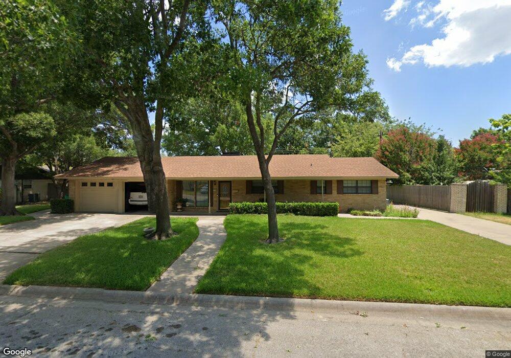 1106 Rosedale Dr, Gainesville, TX 76240 - photo 1