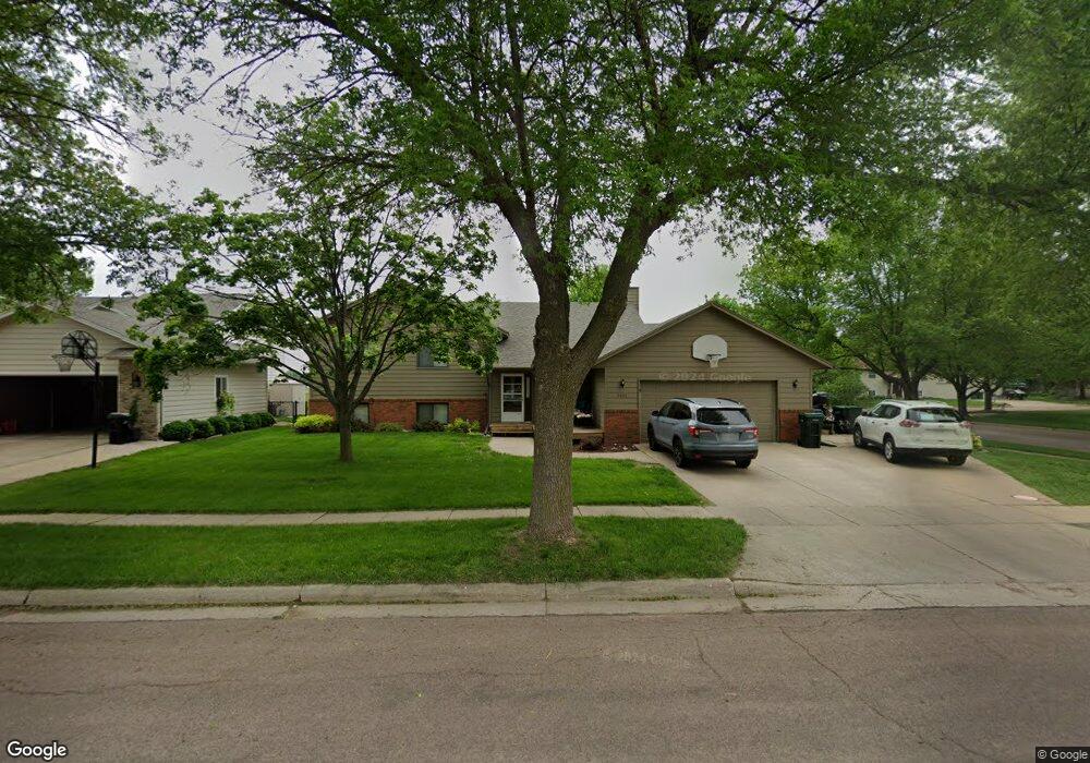 2801 S Maywood Dr, Sioux Falls, SD 57110 - photo 1