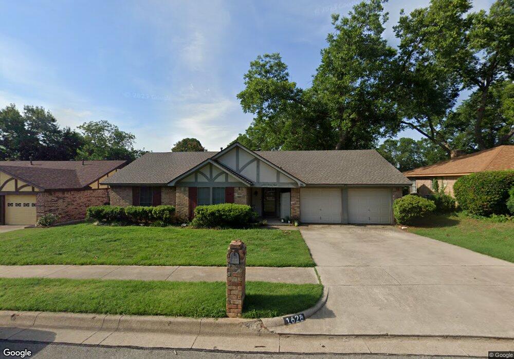 1628 Vicksburg Dr, Bedford, TX 76022 - photo 1