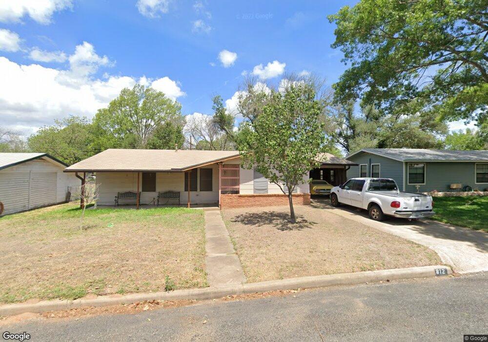 812 N Edison St, Fredericksburg, TX 78624 - photo 1