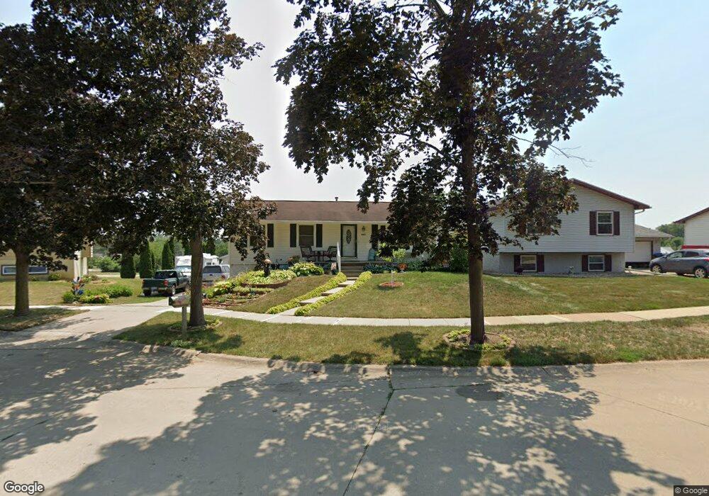 1815 Shawnee Ct NW, Cedar Rapids, IA 52405 - photo 1