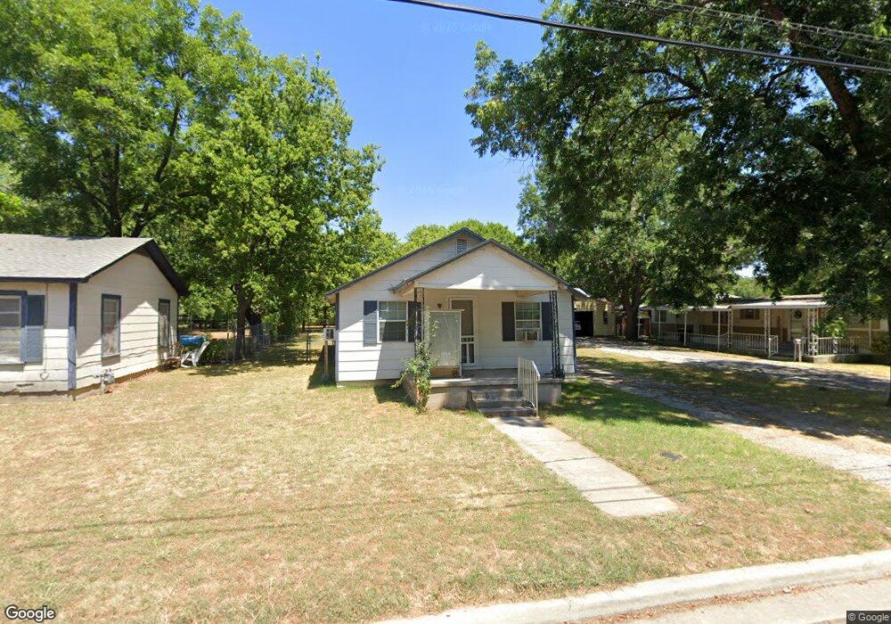 716 N Clements St, Gainesville, TX 76240 - photo 1