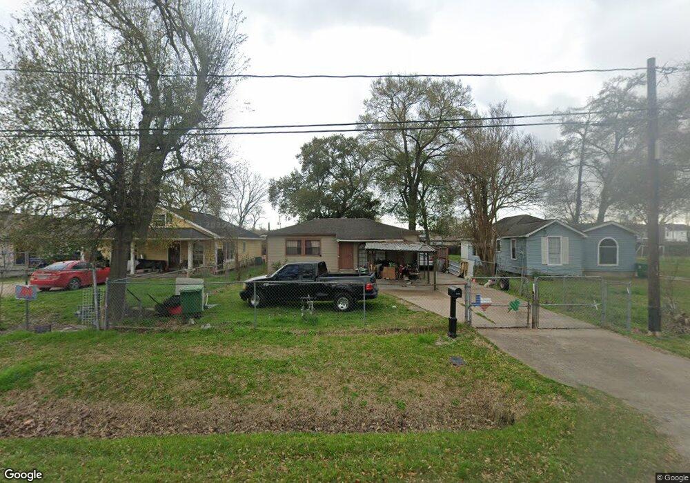 830 Duff Ln, Houston, TX 77022 - photo 1