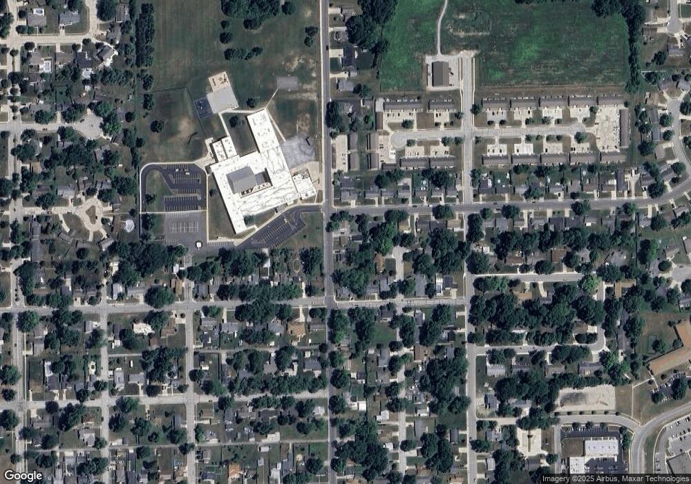 812 Eckhart Ave, Auburn, IN 46706 - photo 1