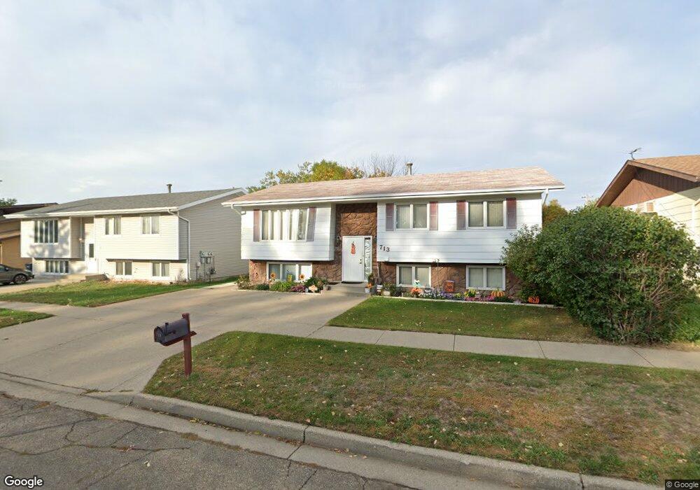 713 3rd Ave SE, Mandan, ND 58554 - photo 1