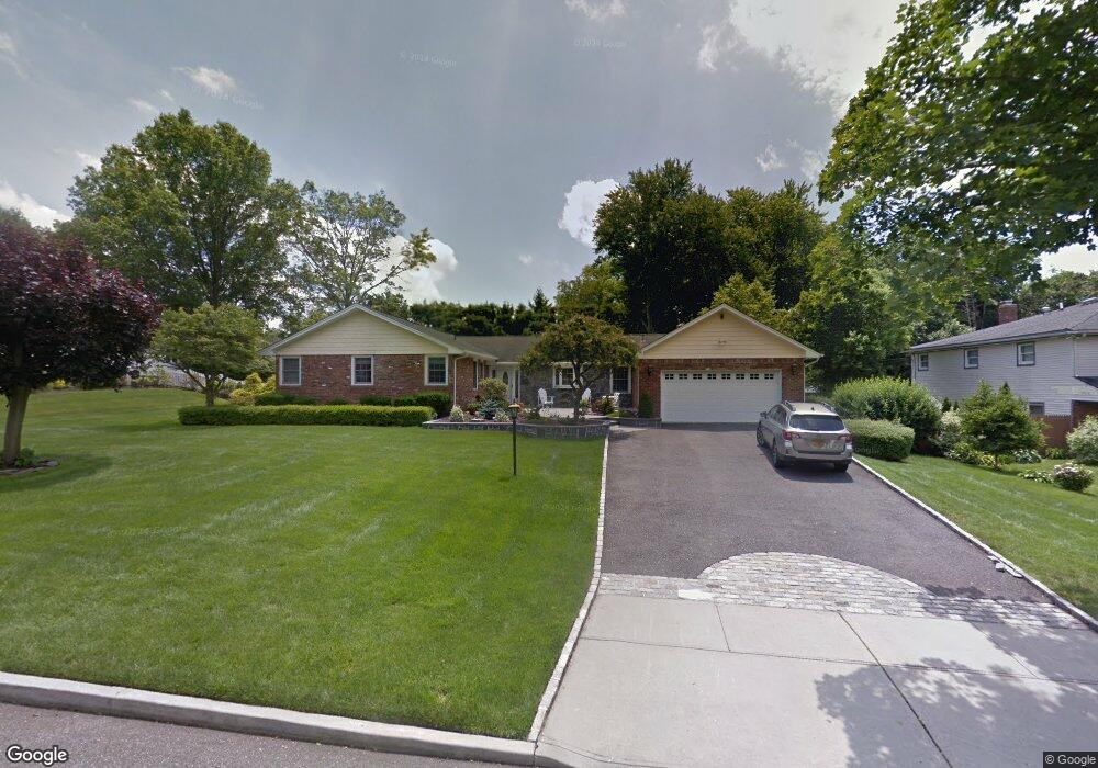 25 Candy Ln, ComMacK, NY 11725 - photo 1