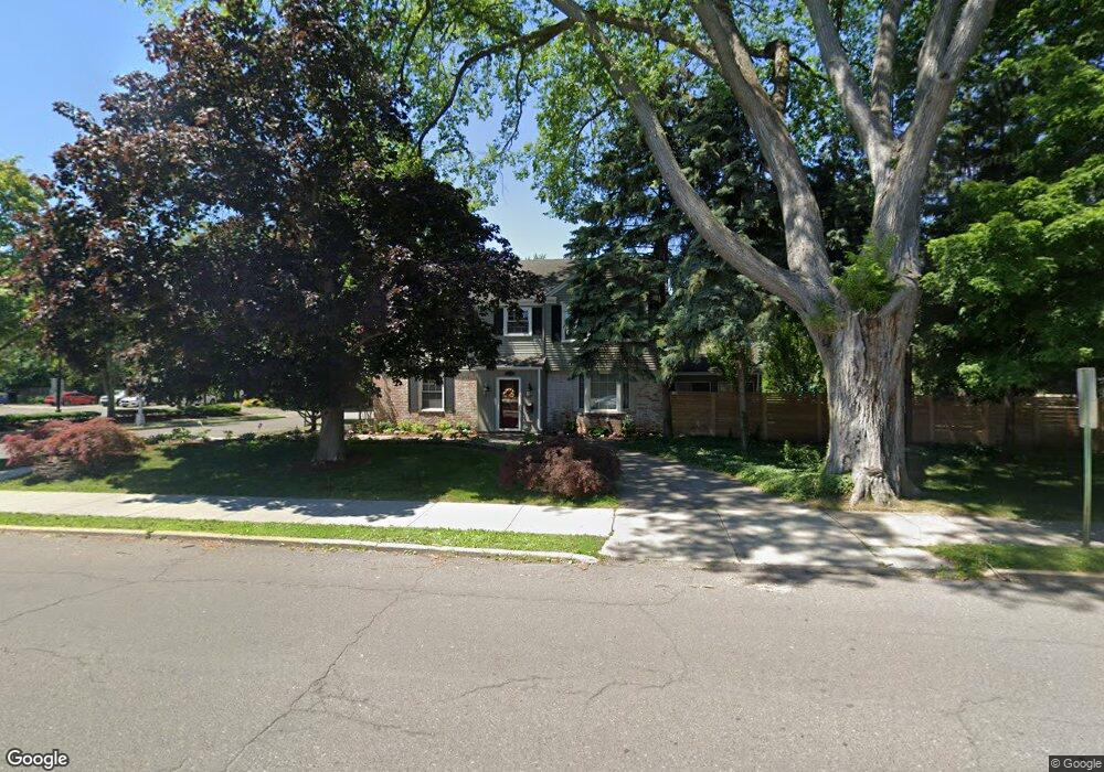 423 Fisher Rd, Grosse Pointe, MI 48230 - photo 1