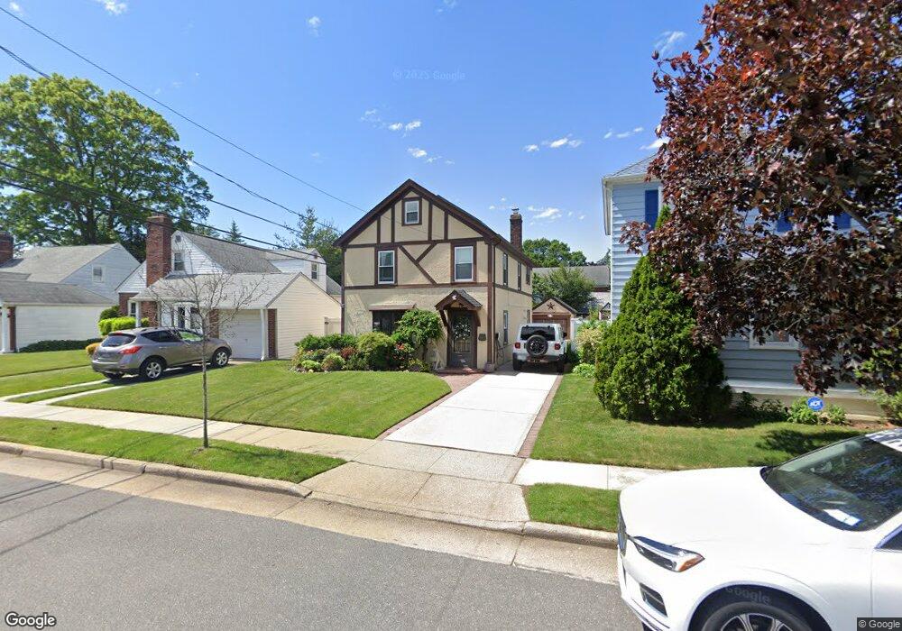 37 Beatrice Ct, Hempstead, NY 11550 - photo 1