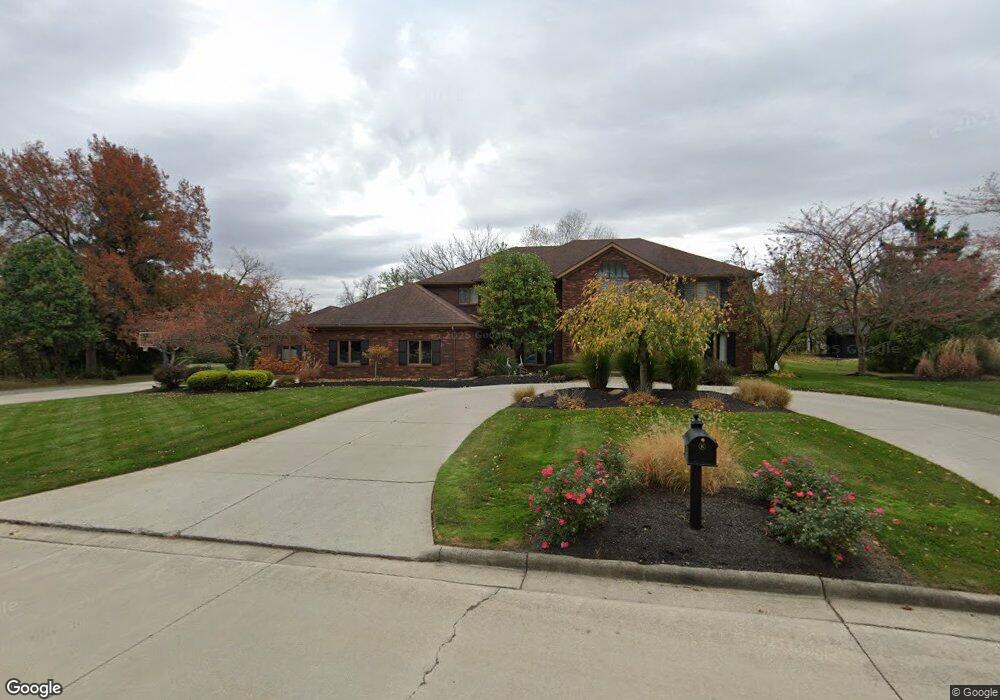 2301 Castle Green Dr, Lima, OH 45805 - photo 1