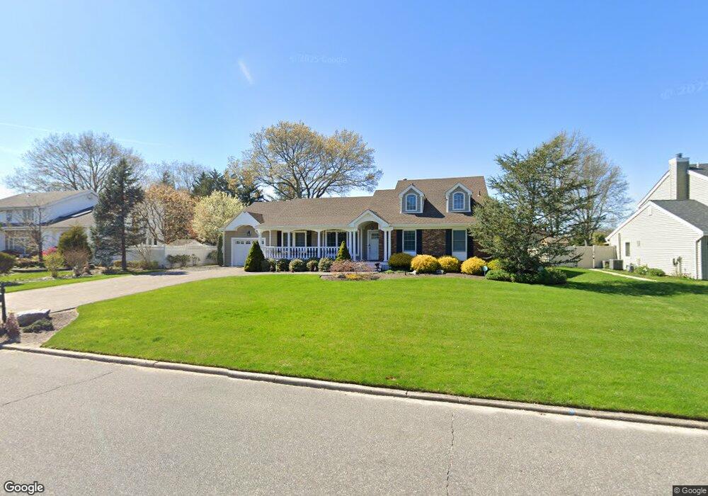 19 Long Meadow Rd, ComMacK, NY 11725 - photo 1