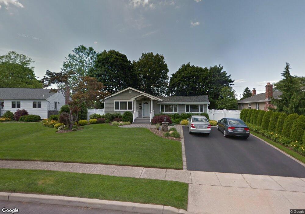 7 Dorian Ln, ComMacK, NY 11725 - photo 1