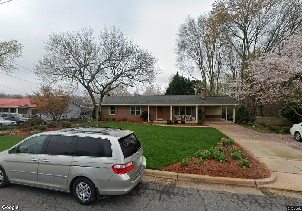 706 N Carolina Ave, Statesville, NC 28677 - photo 1