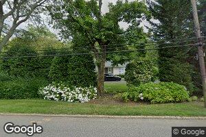 95 Kings Point Rd, Great Neck, NY 11024