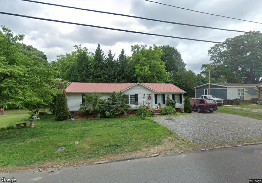 202 Fayetteville Ave, Statesville, NC 28677 - photo 1