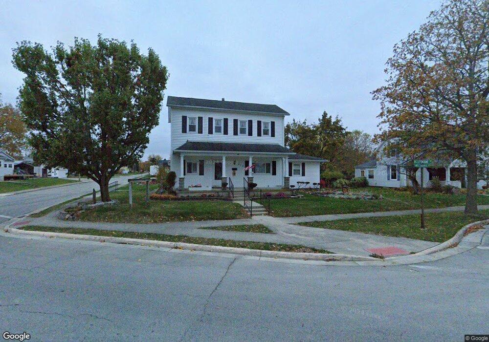 513 E Mechanic St, Wapakoneta, OH 45895 - photo 1