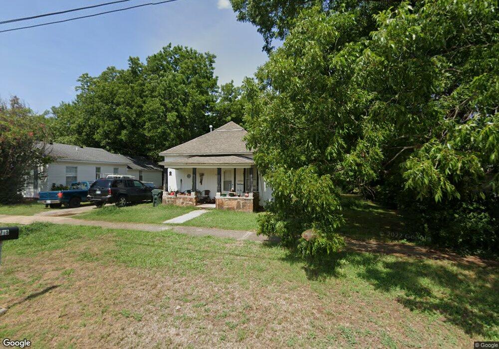 715 N Chickasaw Ave, Claremore, OK 74017 - photo 1